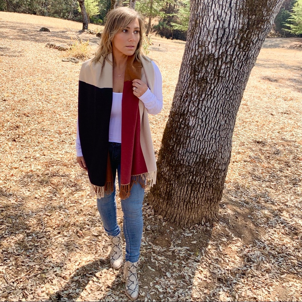 | ava oversized colorblock scarf |